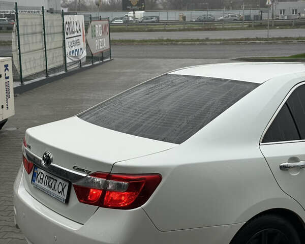 Белый Тойота Камри, объемом двигателя 2.5 л и пробегом 188 тыс. км за 14500 $, фото 5 на Automoto.ua