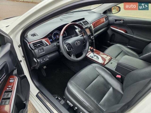 Белый Тойота Камри, объемом двигателя 2.49 л и пробегом 158 тыс. км за 13999 $, фото 10 на Automoto.ua