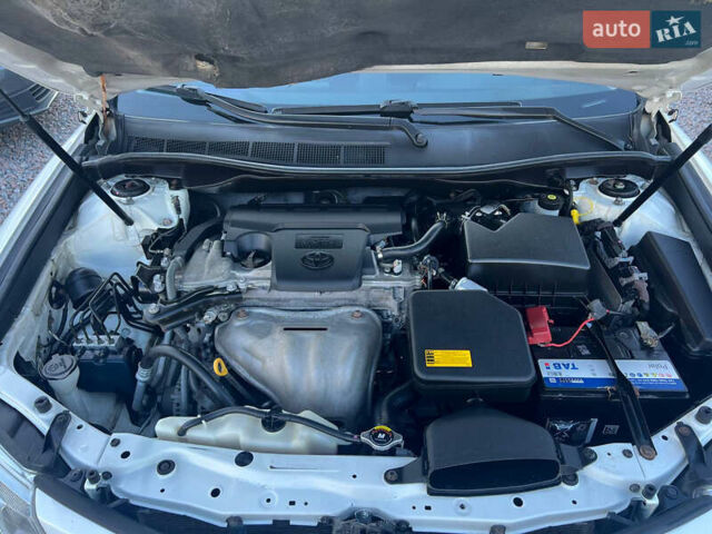 Белый Тойота Камри, объемом двигателя 2.5 л и пробегом 170 тыс. км за 11200 $, фото 19 на Automoto.ua