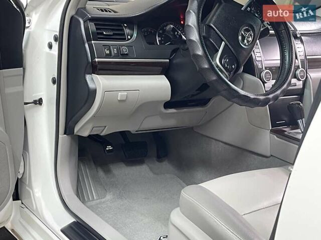 Белый Тойота Камри, объемом двигателя 3.46 л и пробегом 257 тыс. км за 13100 $, фото 48 на Automoto.ua