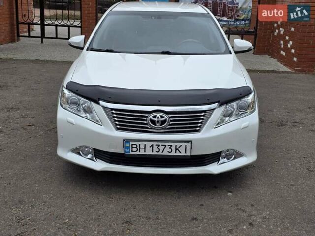 Белый Тойота Камри, объемом двигателя 2.49 л и пробегом 158 тыс. км за 13999 $, фото 2 на Automoto.ua
