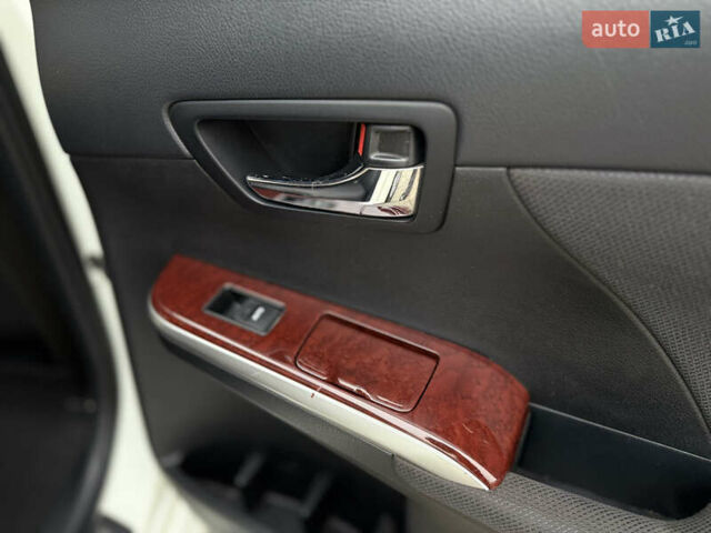 Белый Тойота Камри, объемом двигателя 2.49 л и пробегом 106 тыс. км за 12700 $, фото 14 на Automoto.ua