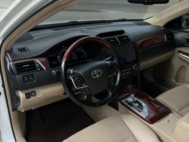 Білий Тойота Камрі, об'ємом двигуна 2.5 л та пробігом 185 тис. км за 14000 $, фото 11 на Automoto.ua