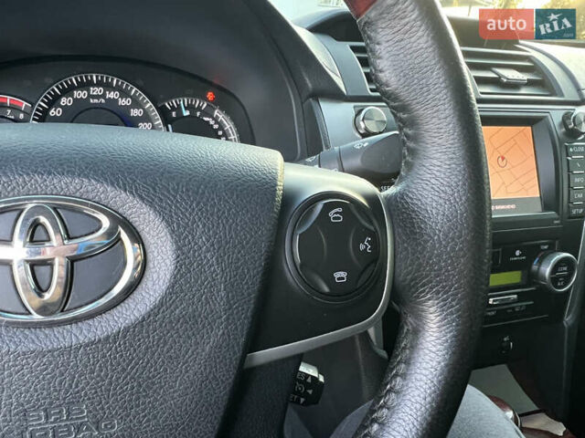 Тойота Камри 2012 в Козельщине на Automoto.ua Белый Тойота Камри, объемом двигателя 2.5 л и пробегом 182 тыс. км за 14000 $, фото 60 на Automoto.ua
