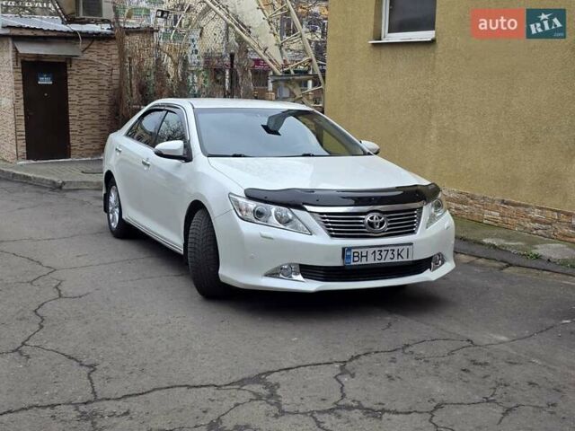 Белый Тойота Камри, объемом двигателя 2.49 л и пробегом 158 тыс. км за 13999 $, фото 9 на Automoto.ua