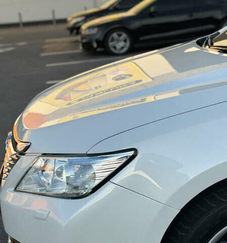 Белый Тойота Камри, объемом двигателя 2.5 л и пробегом 220 тыс. км за 14000 $, фото 14 на Automoto.ua