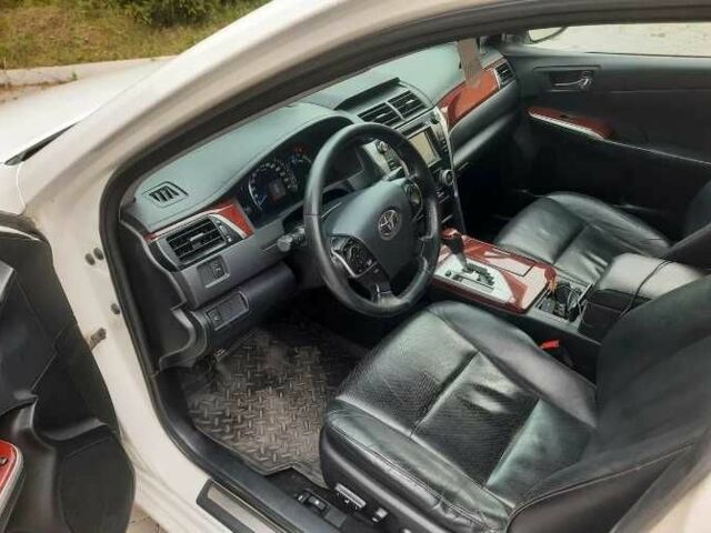 Белый Тойота Камри, объемом двигателя 2.5 л и пробегом 114 тыс. км за 6300 $, фото 11 на Automoto.ua