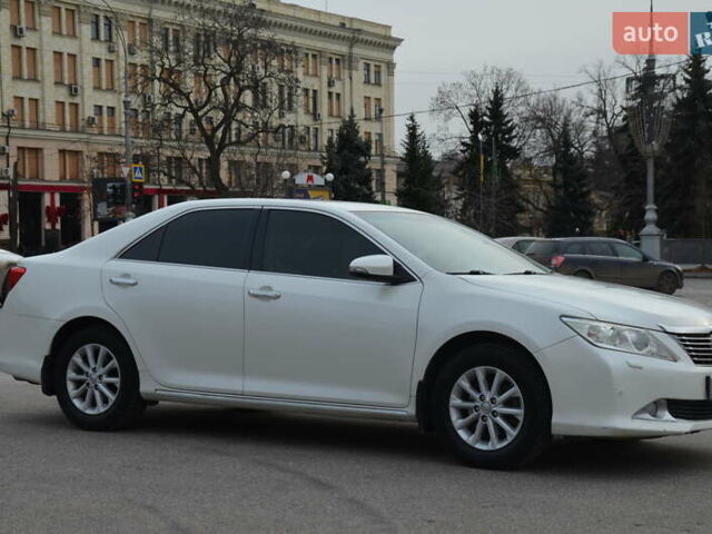 Белый Тойота Камри, объемом двигателя 2.5 л и пробегом 217 тыс. км за 15100 $, фото 22 на Automoto.ua