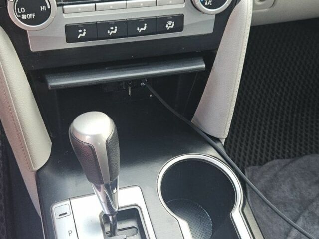 Тойота Камрі 2013 у Запоріжжя на Automoto.ua Білий Тойота Камрі, об'ємом двигуна 2.5 л та пробігом 190 тис. км за 10500 $, фото 1 на Automoto.ua