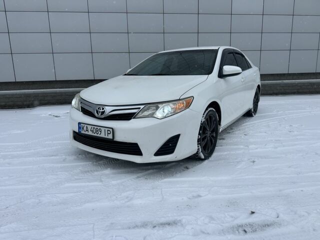 Белый Тойота Камри, объемом двигателя 2.5 л и пробегом 213 тыс. км за 9300 $, фото 19 на Automoto.ua