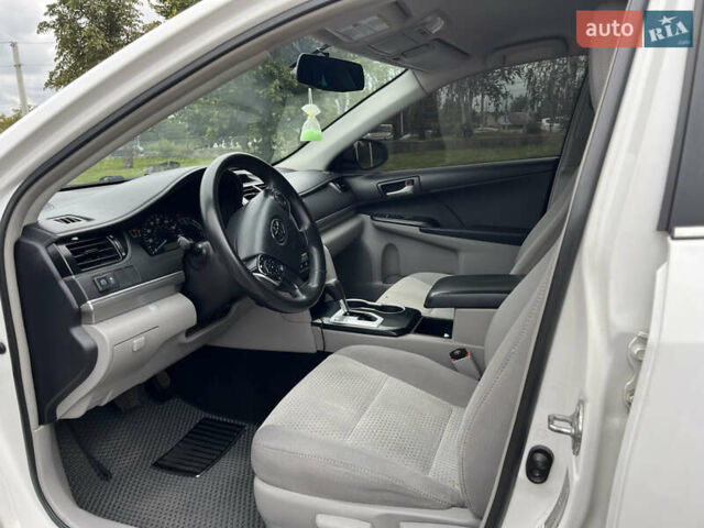 Белый Тойота Камри, объемом двигателя 2.4 л и пробегом 297 тыс. км за 10000 $, фото 18 на Automoto.ua