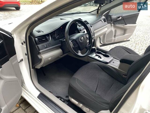 Белый Тойота Камри, объемом двигателя 2.5 л и пробегом 188 тыс. км за 10900 $, фото 24 на Automoto.ua