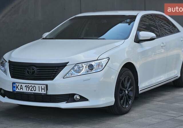 Белый Тойота Камри, объемом двигателя 2.49 л и пробегом 100 тыс. км за 15699 $, фото 2 на Automoto.ua