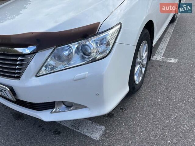 Белый Тойота Камри, объемом двигателя 2.5 л и пробегом 249 тыс. км за 13950 $, фото 10 на Automoto.ua