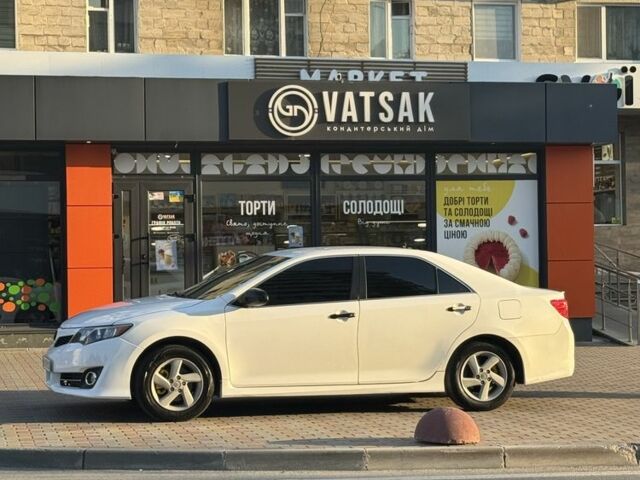 Белый Тойота Камри, объемом двигателя 2.5 л и пробегом 240 тыс. км за 9999 $, фото 7 на Automoto.ua