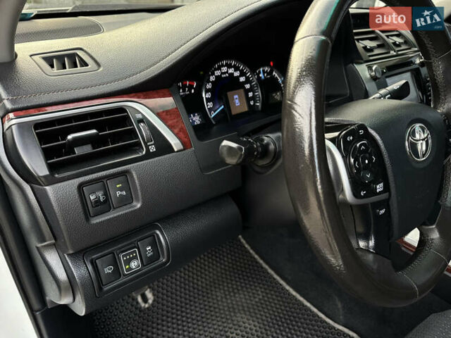 Білий Тойота Камрі, об'ємом двигуна 2.49 л та пробігом 315 тис. км за 12999 $, фото 8 на Automoto.ua