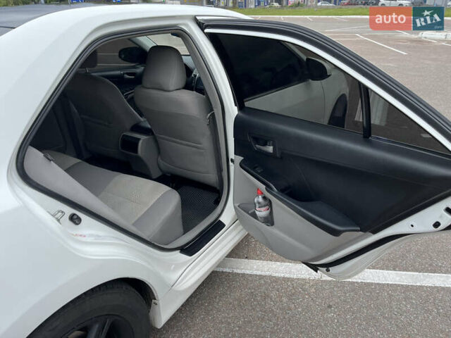 Белый Тойота Камри, объемом двигателя 2.4 л и пробегом 297 тыс. км за 10000 $, фото 21 на Automoto.ua