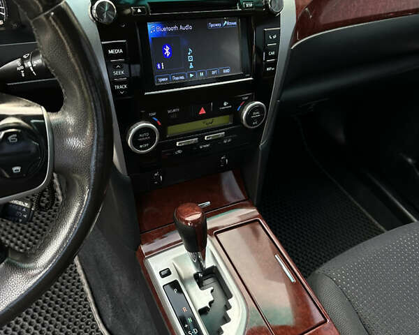 Білий Тойота Камрі, об'ємом двигуна 2.49 л та пробігом 315 тис. км за 12999 $, фото 7 на Automoto.ua