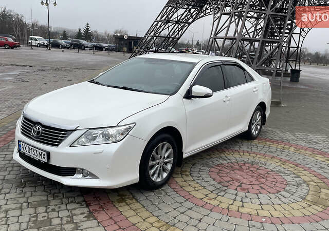 Белый Тойота Камри, объемом двигателя 2.5 л и пробегом 205 тыс. км за 14500 $, фото 1 на Automoto.ua