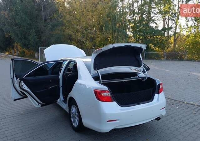 Белый Тойота Камри, объемом двигателя 2.5 л и пробегом 191 тыс. км за 14800 $, фото 54 на Automoto.ua