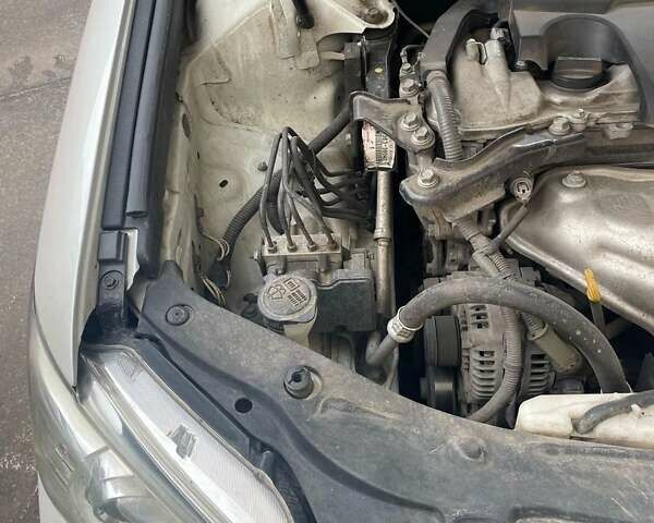 Белый Тойота Камри, объемом двигателя 2.49 л и пробегом 230 тыс. км за 12000 $, фото 9 на Automoto.ua