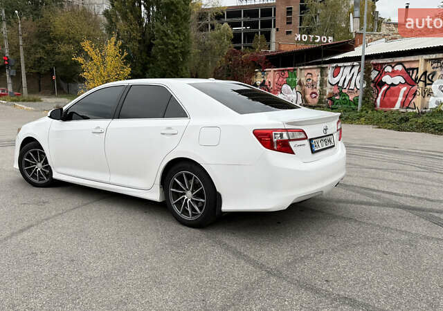 Білий Тойота Камрі, об'ємом двигуна 2.5 л та пробігом 192 тис. км за 12000 $, фото 3 на Automoto.ua