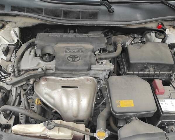 Белый Тойота Камри, объемом двигателя 2.49 л и пробегом 225 тыс. км за 12300 $, фото 8 на Automoto.ua