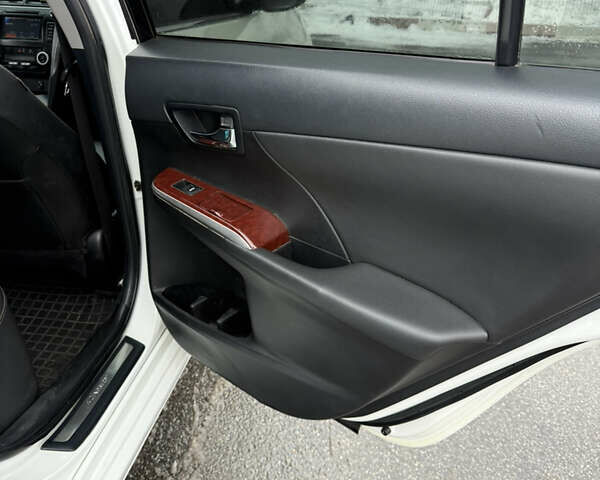 Белый Тойота Камри, объемом двигателя 2.49 л и пробегом 265 тыс. км за 11850 $, фото 17 на Automoto.ua