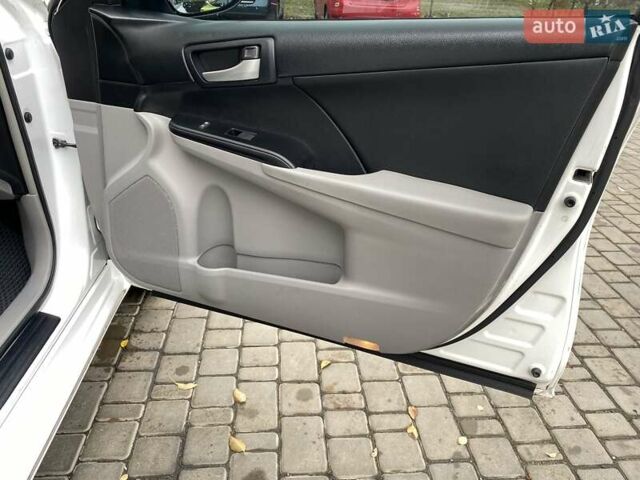 Белый Тойота Камри, объемом двигателя 2.5 л и пробегом 188 тыс. км за 10900 $, фото 30 на Automoto.ua