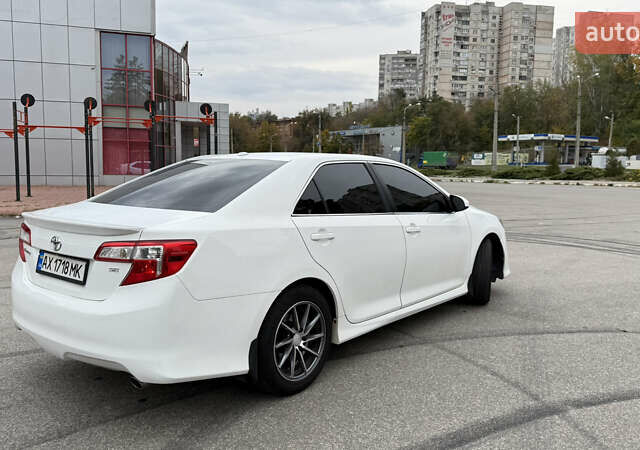 Білий Тойота Камрі, об'ємом двигуна 2.5 л та пробігом 192 тис. км за 12000 $, фото 5 на Automoto.ua