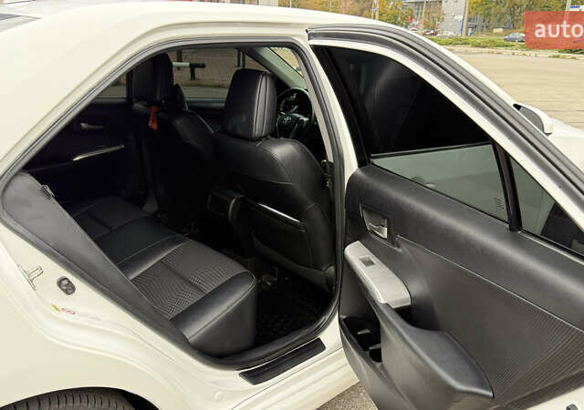 Білий Тойота Камрі, об'ємом двигуна 2.5 л та пробігом 192 тис. км за 12000 $, фото 9 на Automoto.ua