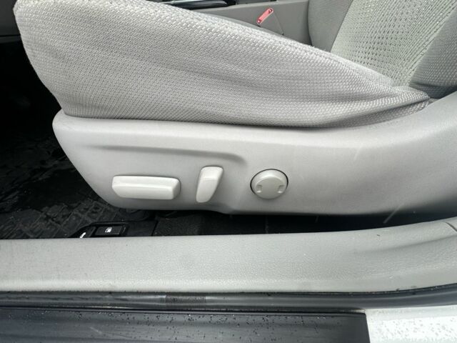 Белый Тойота Камри, объемом двигателя 2.5 л и пробегом 213 тыс. км за 9300 $, фото 16 на Automoto.ua