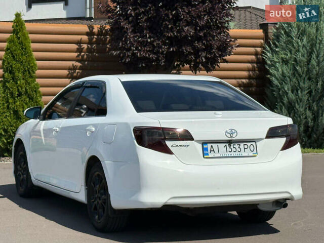 Белый Тойота Камри, объемом двигателя 2.49 л и пробегом 250 тыс. км за 10700 $, фото 28 на Automoto.ua