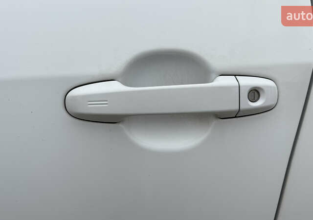 Білий Тойота Камрі, об'ємом двигуна 2.5 л та пробігом 192 тис. км за 12000 $, фото 12 на Automoto.ua