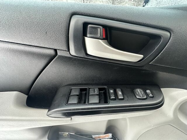 Белый Тойота Камри, объемом двигателя 2.5 л и пробегом 213 тыс. км за 9300 $, фото 9 на Automoto.ua