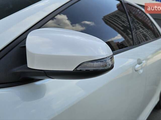 Белый Тойота Камри, объемом двигателя 2.49 л и пробегом 100 тыс. км за 15699 $, фото 10 на Automoto.ua