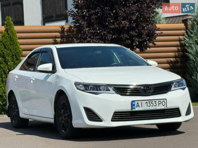 Белый Тойота Камри, объемом двигателя 2.49 л и пробегом 250 тыс. км за 10700 $, фото 10 на Automoto.ua