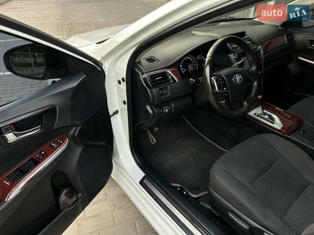 Білий Тойота Камрі, об'ємом двигуна 2.49 л та пробігом 315 тис. км за 12999 $, фото 10 на Automoto.ua