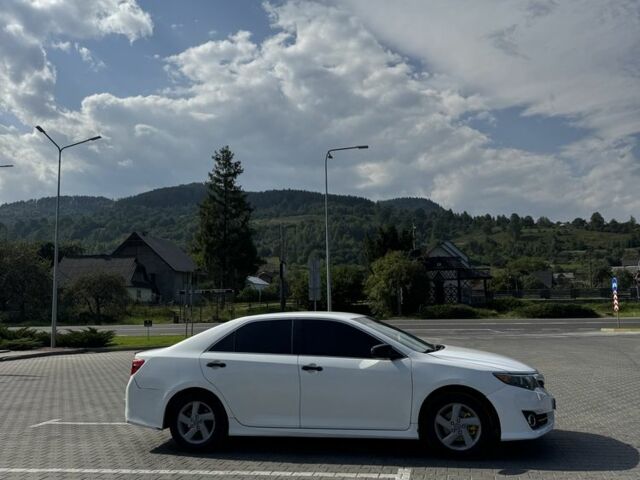 Белый Тойота Камри, объемом двигателя 2.5 л и пробегом 240 тыс. км за 9999 $, фото 4 на Automoto.ua