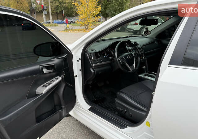 Білий Тойота Камрі, об'ємом двигуна 2.5 л та пробігом 192 тис. км за 12000 $, фото 6 на Automoto.ua