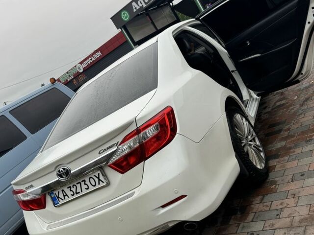 Белый Тойота Камри, объемом двигателя 2.5 л и пробегом 206 тыс. км за 12000 $, фото 4 на Automoto.ua