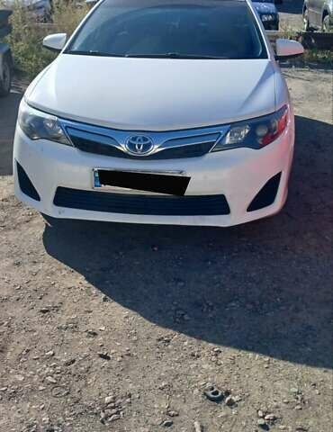 Білий Тойота Камрі, об'ємом двигуна 2.49 л та пробігом 258 тис. км за 9800 $, фото 1 на Automoto.ua