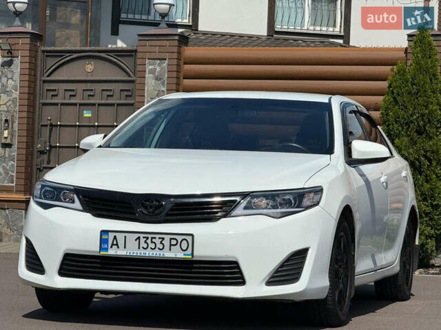 Белый Тойота Камри, объемом двигателя 2.49 л и пробегом 250 тыс. км за 10700 $, фото 1 на Automoto.ua