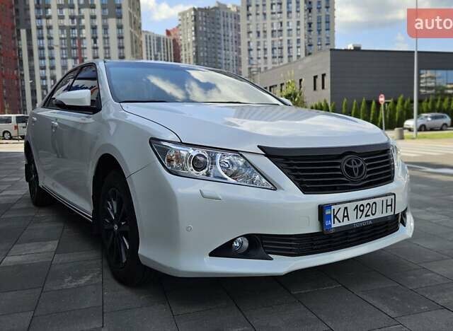 Белый Тойота Камри, объемом двигателя 2.49 л и пробегом 100 тыс. км за 15699 $, фото 5 на Automoto.ua