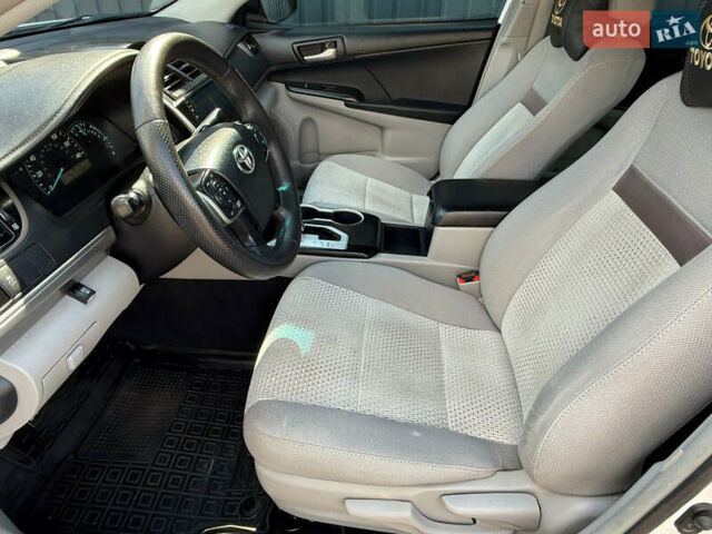 Белый Тойота Камри, объемом двигателя 2.49 л и пробегом 250 тыс. км за 10700 $, фото 37 на Automoto.ua