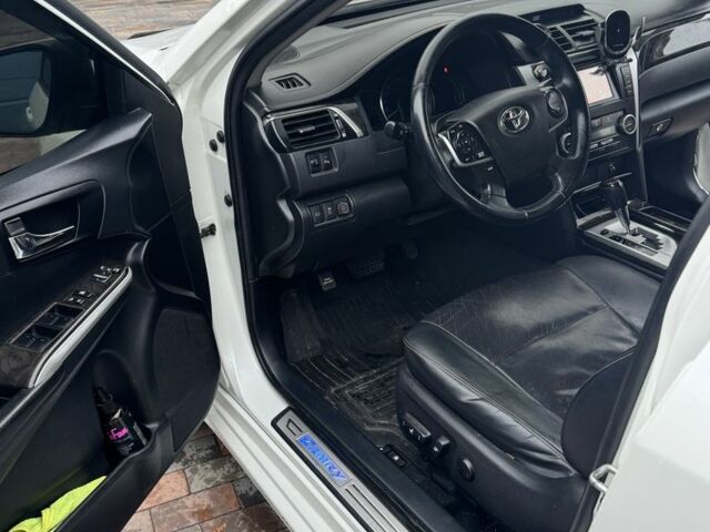 Белый Тойота Камри, объемом двигателя 2.5 л и пробегом 206 тыс. км за 12000 $, фото 5 на Automoto.ua