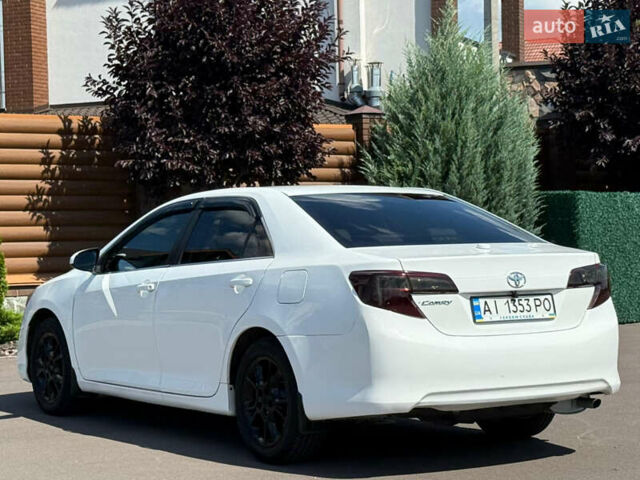 Белый Тойота Камри, объемом двигателя 2.49 л и пробегом 250 тыс. км за 10700 $, фото 26 на Automoto.ua