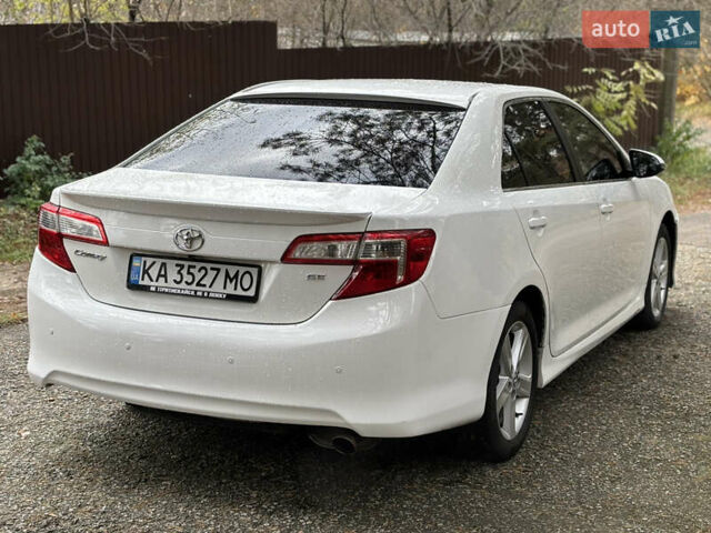 Белый Тойота Камри, объемом двигателя 2.5 л и пробегом 260 тыс. км за 10900 $, фото 6 на Automoto.ua