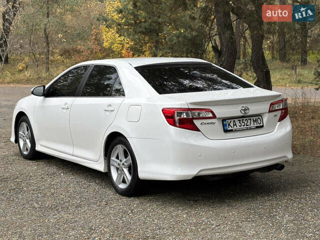 Белый Тойота Камри, объемом двигателя 2.5 л и пробегом 260 тыс. км за 10900 $, фото 4 на Automoto.ua