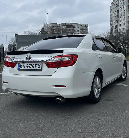 Белый Тойота Камри, объемом двигателя 2.5 л и пробегом 212 тыс. км за 14800 $, фото 1 на Automoto.ua
